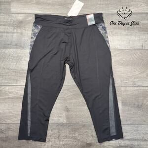 Atmosphere Tight Fit Crop Workout Leggings Black Camo Mesh NWT Size 8
